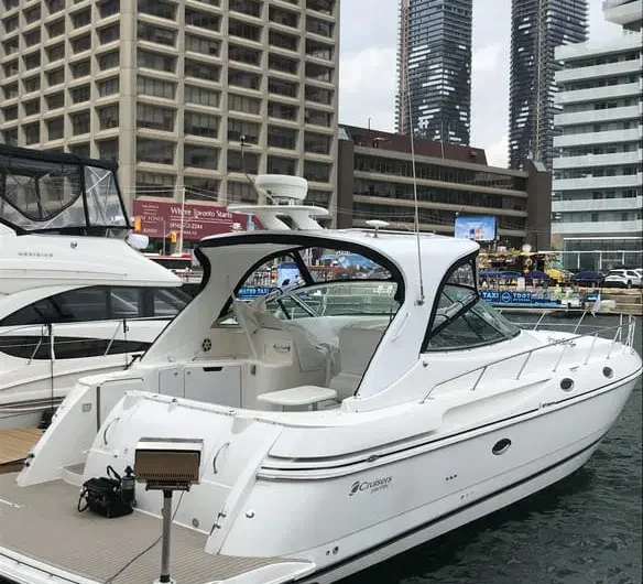 Toronto Single-Floor Yachts-03